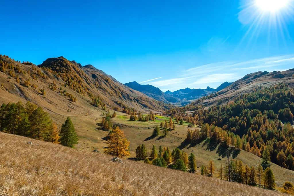 Panorama montagne un beau jour d'automne