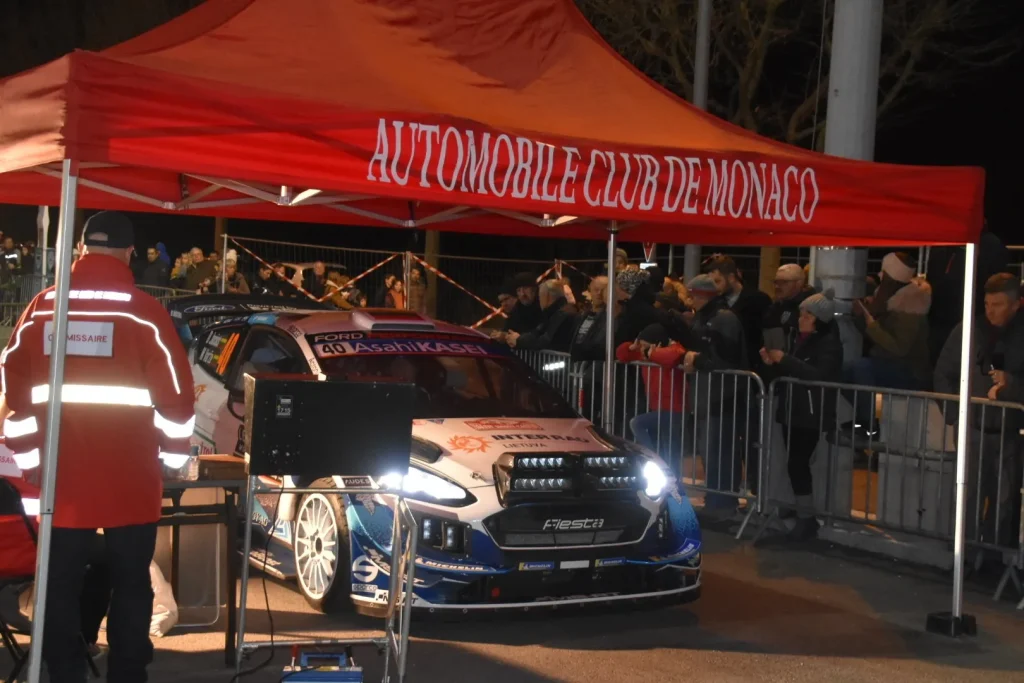 Rallye Monte Carlo. Voiture de course. Etape de Digne à la Chaudon