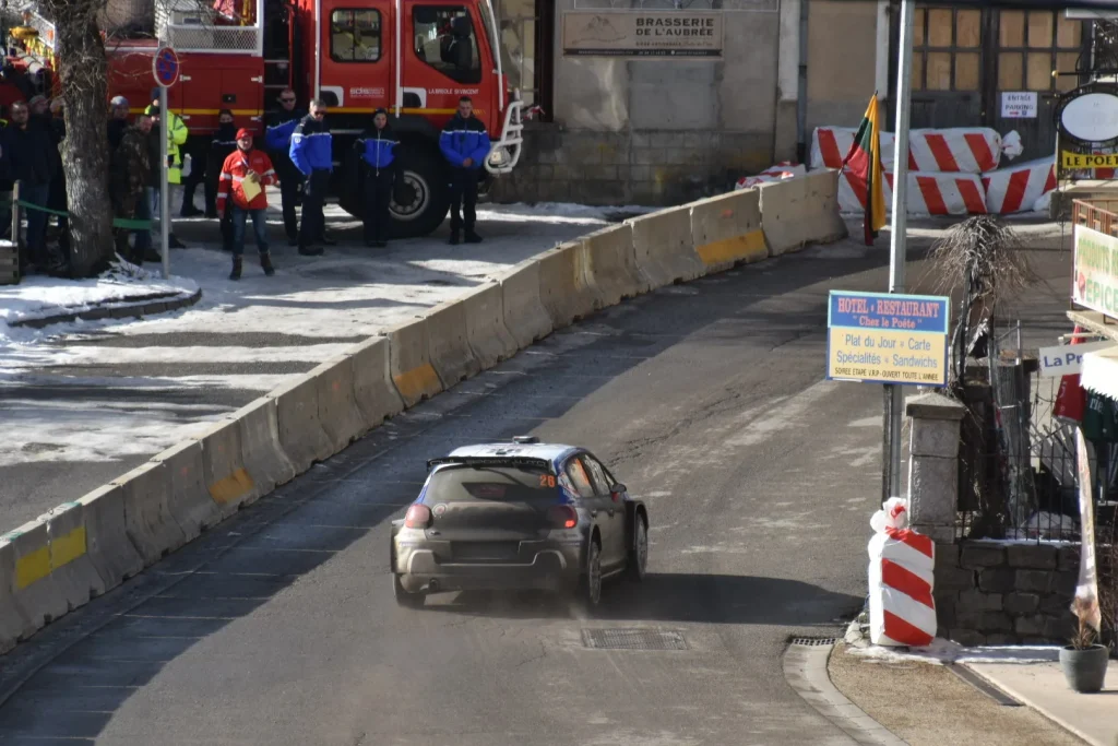 Rallye Monte Carlo. Voiture de course. Etape de Selonnet à la Bréole