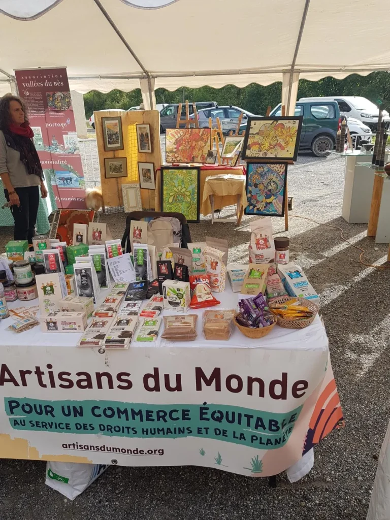 Stand d'artisans du monde à la foire du Bès à Barles
Artisans du monde