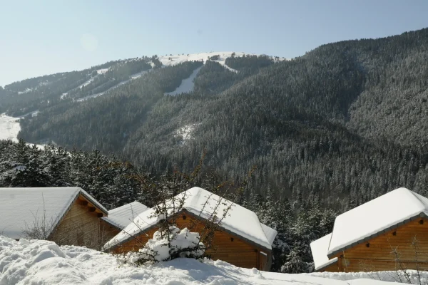 Chalets sous la neige de la résidence de tourisme Les Balcons du Grand-Puy